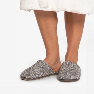 BAREFOOT DREAMS Cozy Women’s Slippers